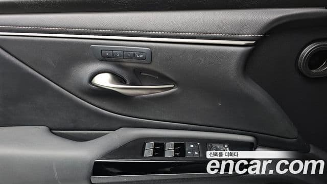 Lexus ES300h 2023 — ფოტო 12/20
