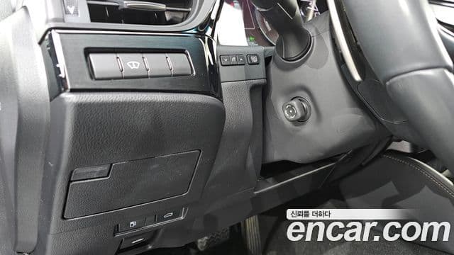 Lexus ES300h 2023 — ფოტო 13/20