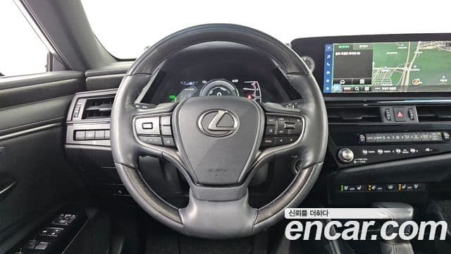 Lexus ES300h 2023 — ფოტო 15/20
