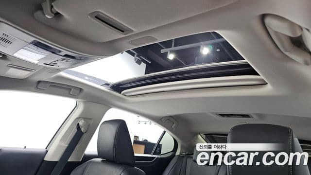 Lexus ES300h 2023 — ფოტო 18/20