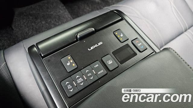 Lexus ES300h 2023 — ფოტო 19/20