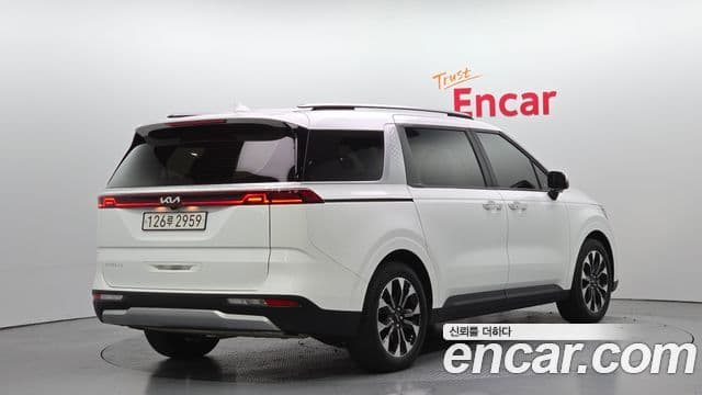 Kia Carnival 2023 — Фото 2/20