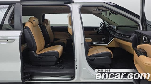 Kia Carnival 2023 — Фото 11/20