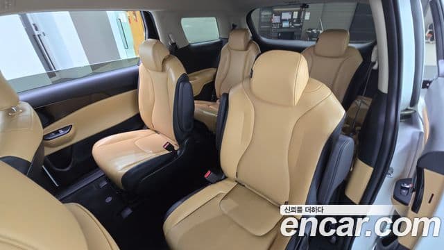 Kia Carnival 2023 — Фото 12/20