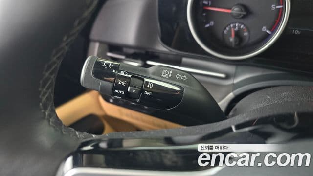 Kia Carnival 2023 — Фото 17/20