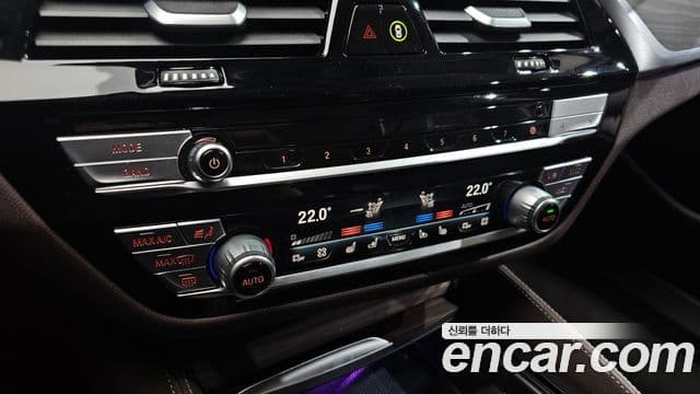 BMW 5 Series 2021 — Şəkil 12/20