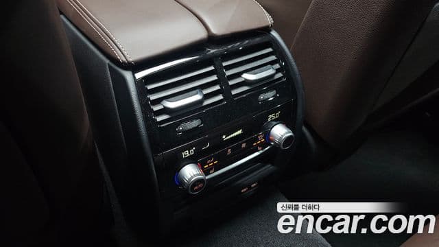 BMW 5 Series 2021 — Şəkil 8/20