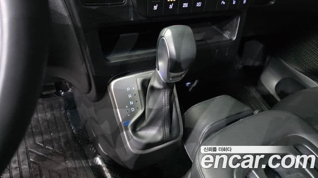 Hyundai Staria 2024 — фото 9 из 20
