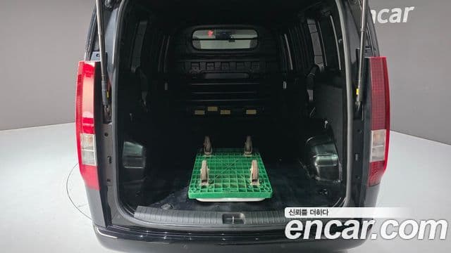 Hyundai Staria 2024 — ფოტო 19/20