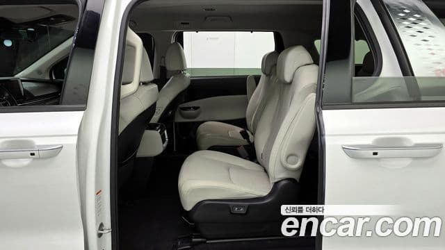 Kia Carnival 2020 — ფოტო 12/20
