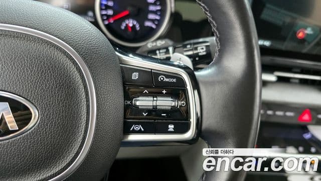 Kia Carnival 2020 — ფოტო 19/20