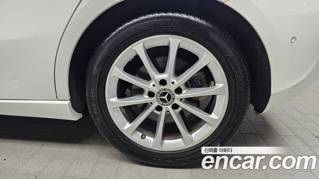 Mercedes-Benz A-Class 2020 — ფოტო 3/20