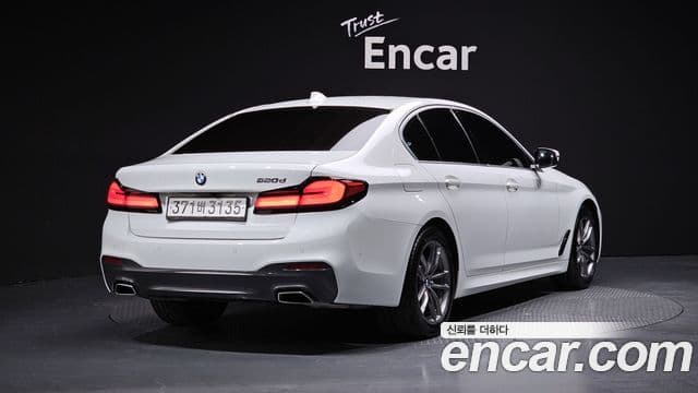 BMW 5 Series 2019 — ფოტო 4/20