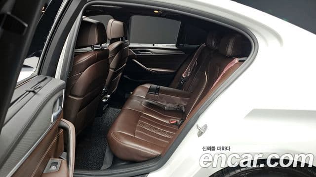 BMW 5 Series 2019 — ფოტო 9/20