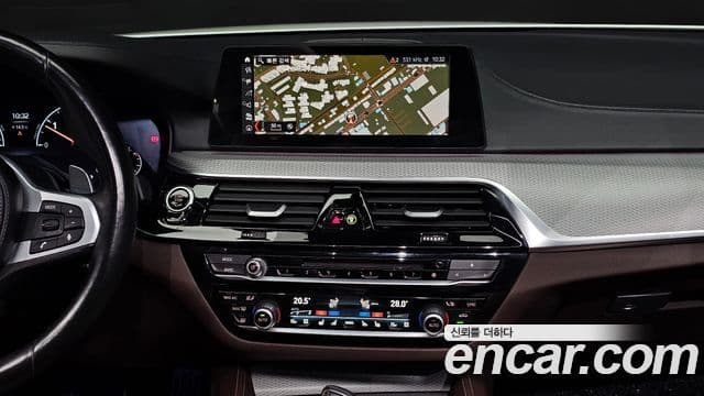 BMW 5 Series 2019 — ფოტო 13/20