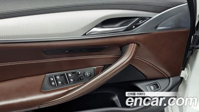 BMW 5 Series 2019 — ფოტო 18/20