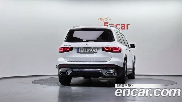 Mercedes-Benz GLB-Class 2021 — Фото 4/20
