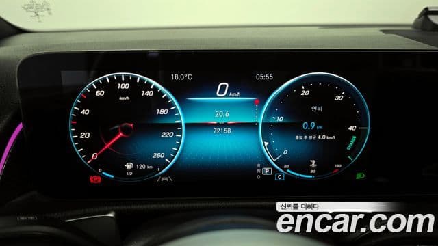 Mercedes-Benz GLB-Class 2021 — Фото 8/20