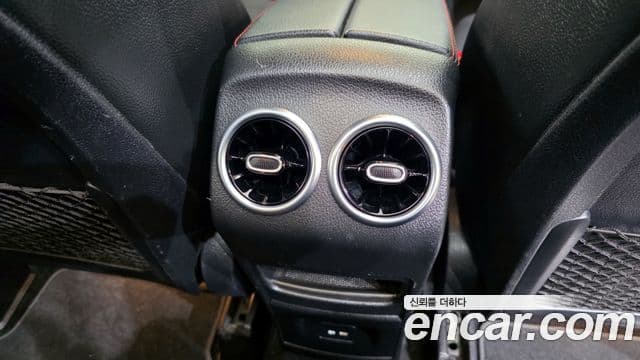 Mercedes-Benz GLB-Class 2021 — Фото 19/20