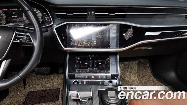 Audi A6 2021 — ფოტო 14/20