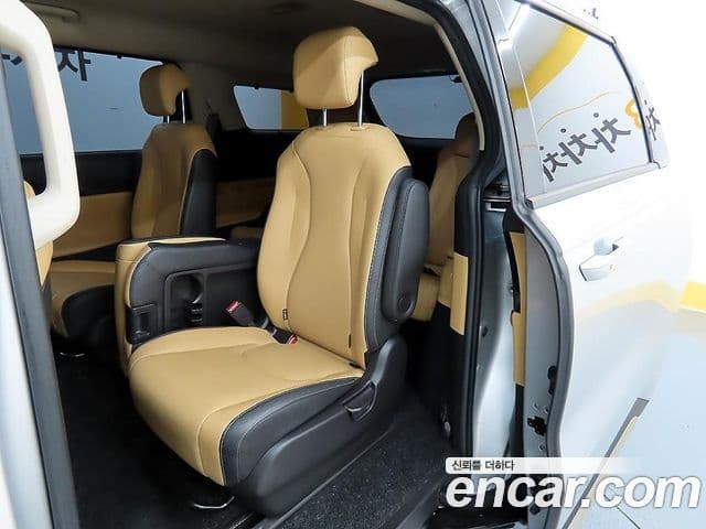 Kia Carnival 2020 — фото 16 из 20