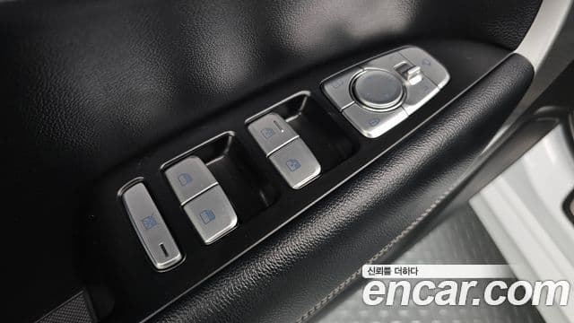Genesis G70 2018 — Photo 10/20