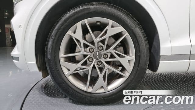Genesis GV70 2021 — Photo 4/20