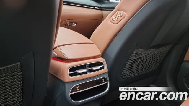 Genesis GV70 2021 — Photo 19/20