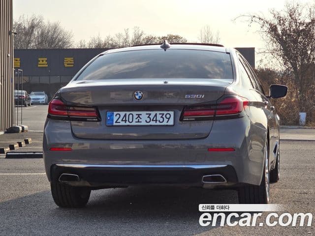 BMW 5 Series 2022 — Şəkil 15/20
