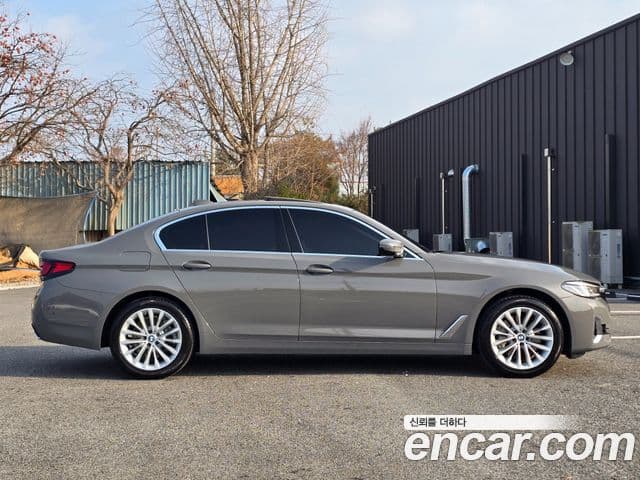 BMW 5 Series 2022 — Şəkil 13/20