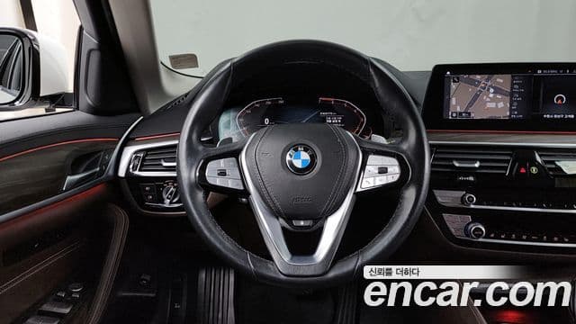 BMW 5 Series 2020 — ფოტო 13/20