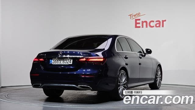 Mercedes-Benz E-Class 2022 — ფოტო 2/20