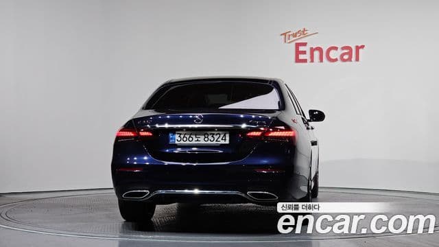 Mercedes-Benz E-Class 2022 — ფოტო 4/20