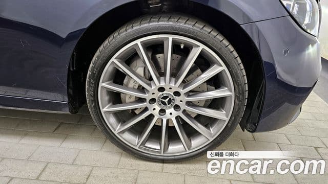 Mercedes-Benz E-Class 2022 — ფოტო 5/20