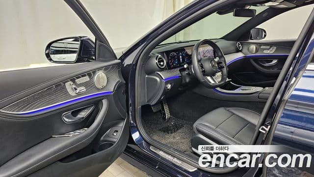 Mercedes-Benz E-Class 2022 — ფოტო 9/20