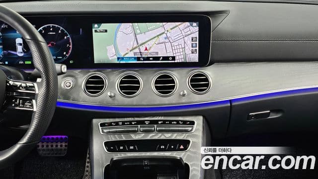 Mercedes-Benz E-Class 2022 — ფოტო 14/20