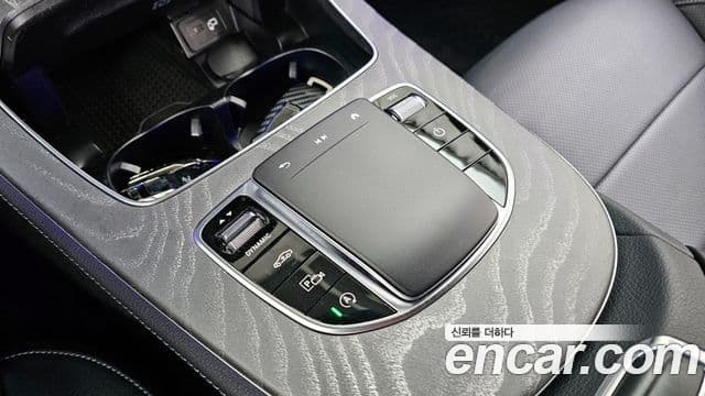 Mercedes-Benz E-Class 2022 — ფოტო 16/20