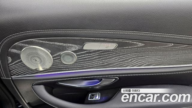 Mercedes-Benz E-Class 2022 — фото 18 из 20