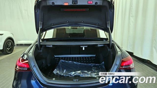 Mercedes-Benz E-Class 2022 — ფოტო 20/20