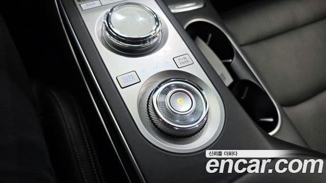 Genesis GV70 2021 — ფოტო 9/20