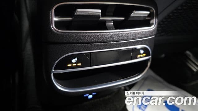 Genesis GV70 2021 — ფოტო 19/20