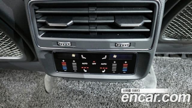 Audi Q8 2021 — ფოტო 18/20
