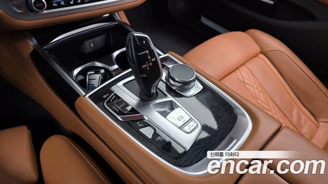 BMW 7 Series 2018 — ფოტო 9/20