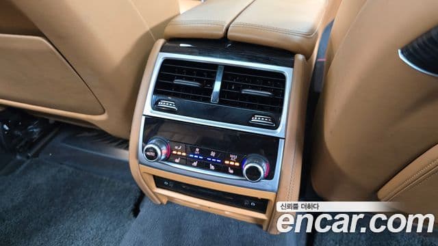 BMW 7 Series 2018 — ფოტო 19/20