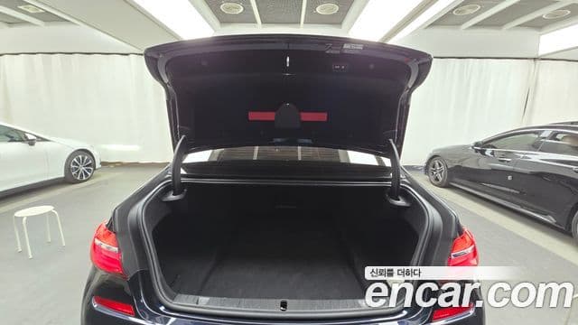 BMW 7 Series 2018 — ფოტო 20/20