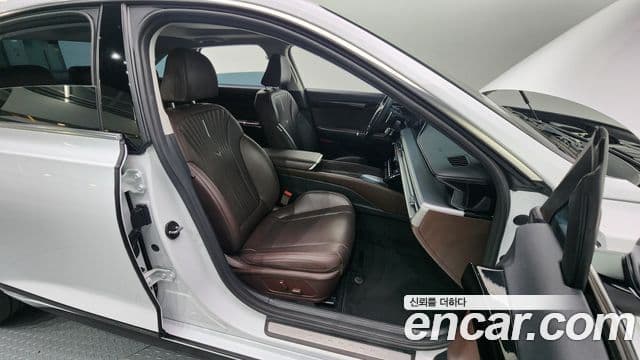Hyundai Grandeur Hybrid 2023 — Photo 8/20