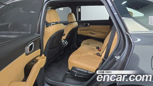 Kia Sorento 2022 — Фото 11/20