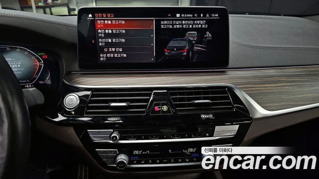 BMW 5 Series 2021 — ფოტო 15/20