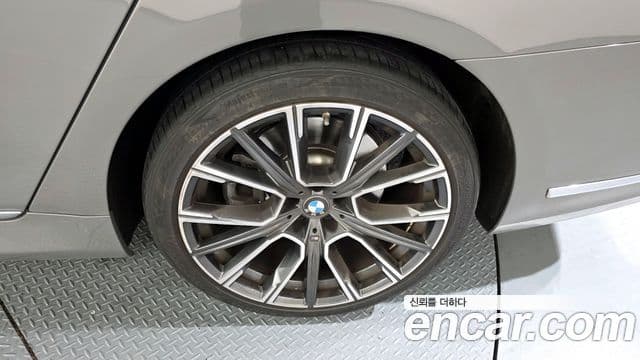 BMW 7 Series 2022 — Şəkil 19/20