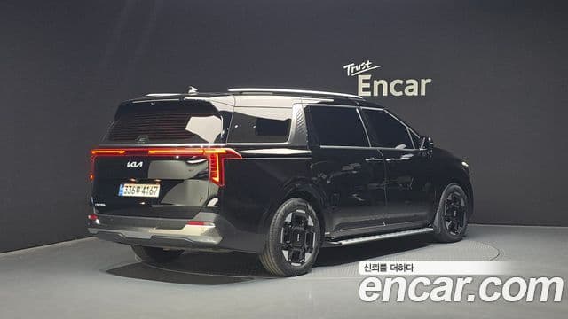 Kia Carnival 2023 — ფოტო 2/20